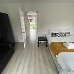 Large Bright King Sized Room - Short Walk From Cc