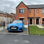 Large Bright King Sized Room - Short Walk From Cc