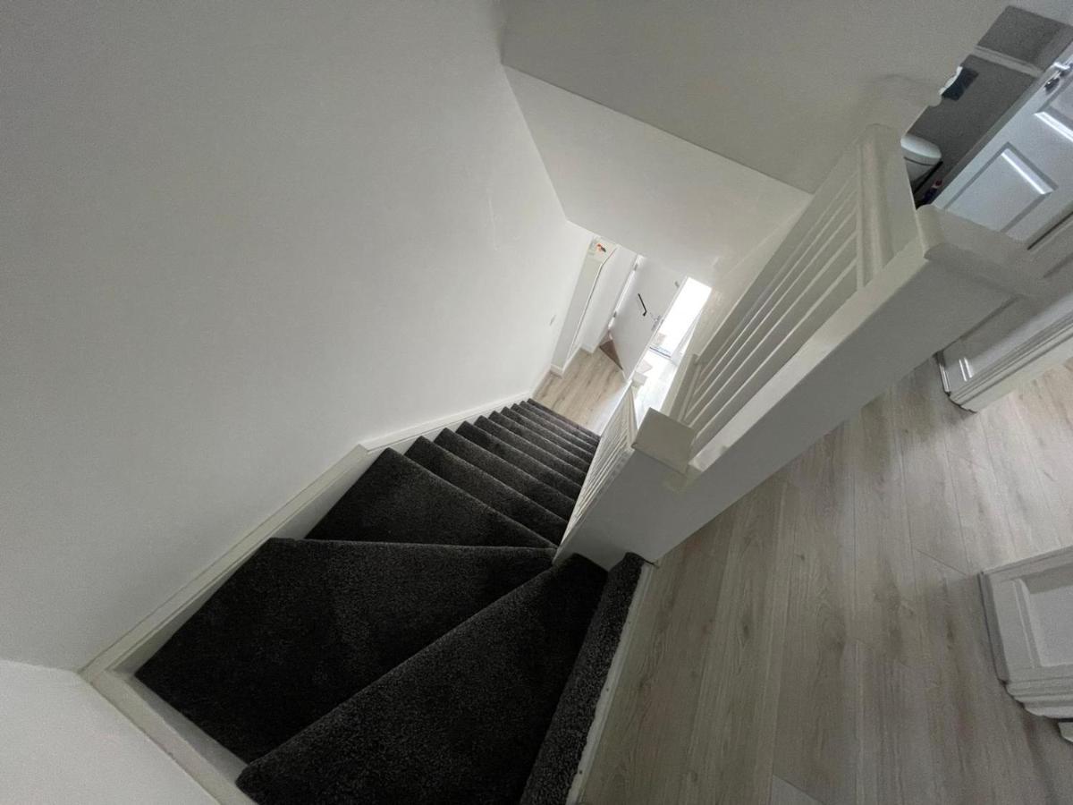 Large Bright King Sized - Short Walk From Cc